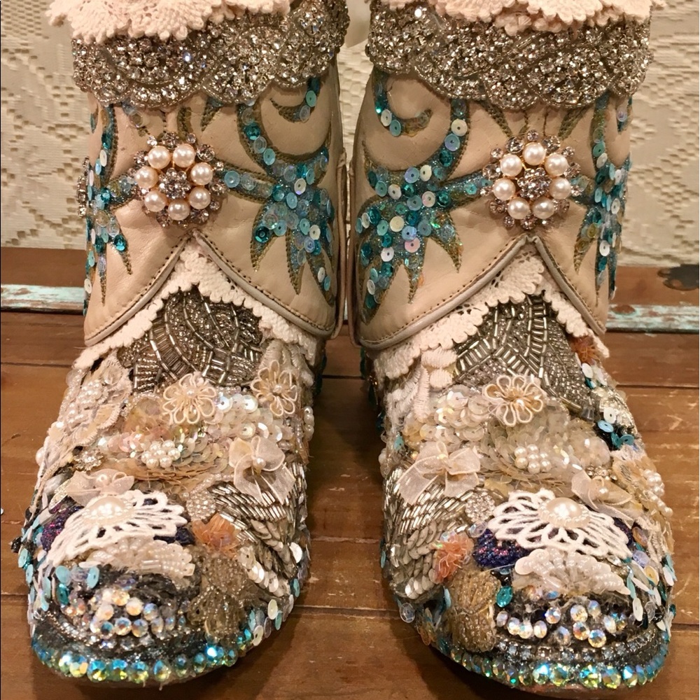 Embellished custom Bridal Bling Cowgirl Boots 6M